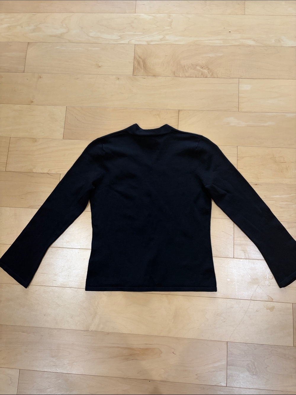 Northern Isles Black V-Neck sweater with wool Floral Accent Size S/P - Picture 2 of 5